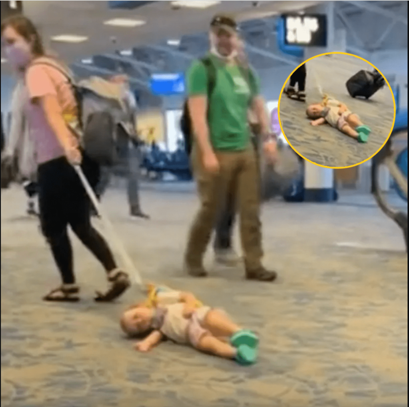 Mom slammed online for dragging her baby through airport on a leash