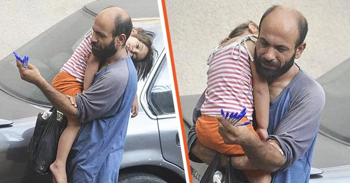 Single Dad Has to Sell Pens on the Street in Hot Weather to Feed His Daughter