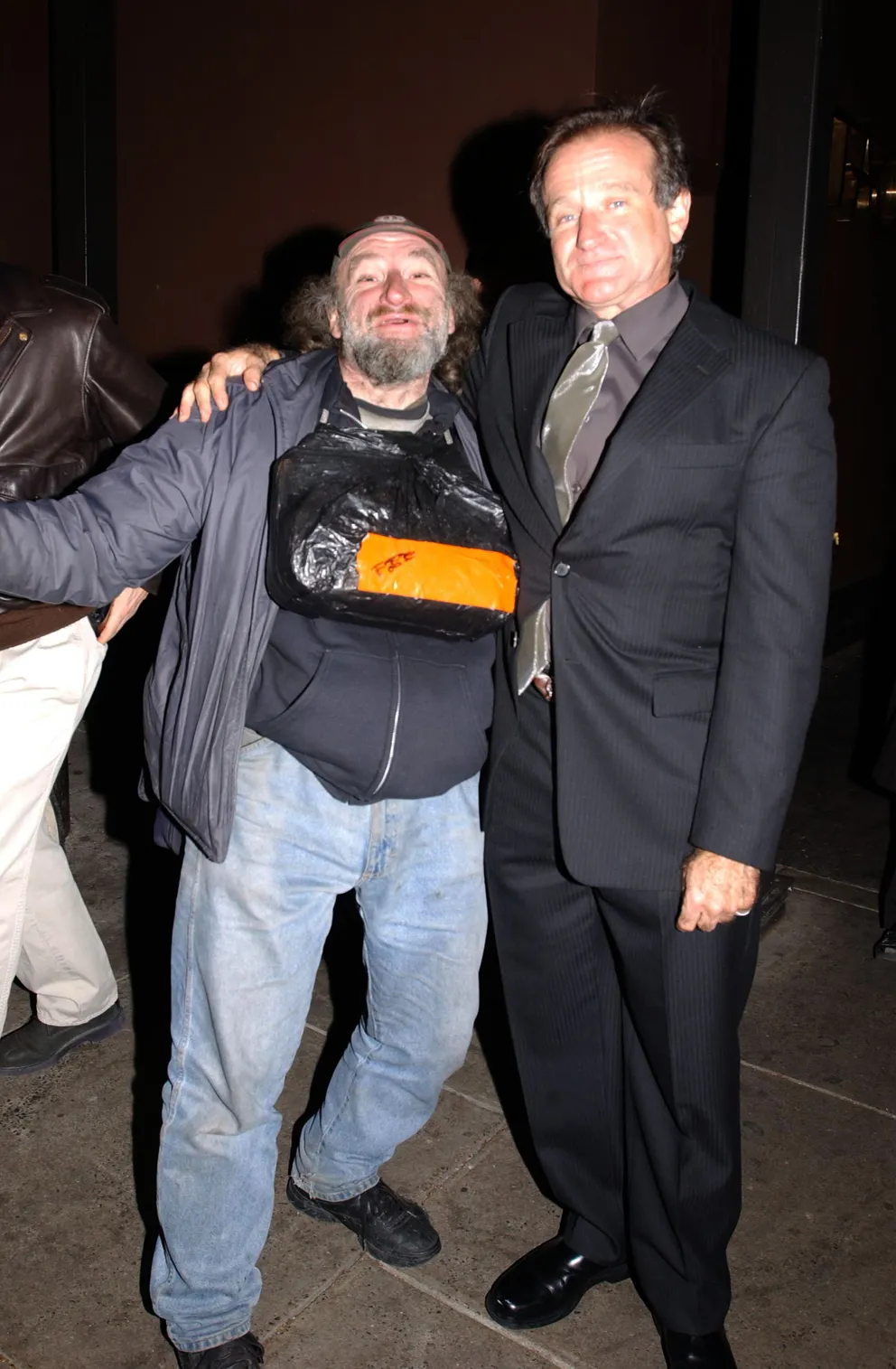 Robin Williams Required in Rider to Hire the Homeless So They Have Money & Food — He Made Strangers Smile Even at 2:30AM