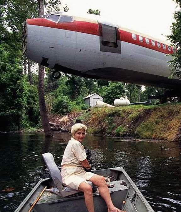 Woman Converts Boeing 747 Into Fully Usable Home