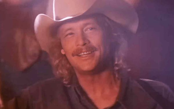 Rewind to the Golden Age of Country Music with Alan Jackson’s “Chasin’ That Neon Rainbow”