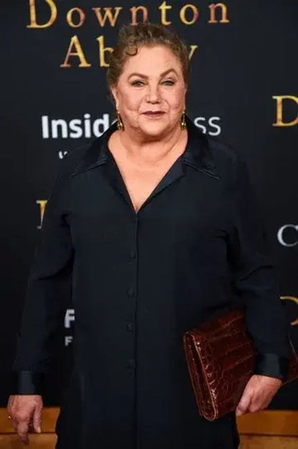 The Transformation of Kathleen Turner: A Hollywood Beauty Over Time