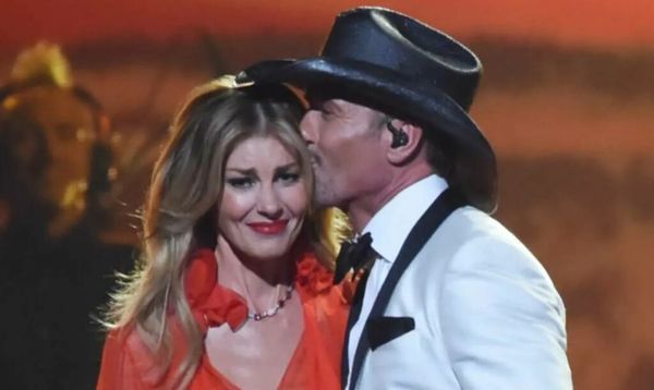 Faith Hill Pays Emotional Tribute to Late Loretta Lynn at Grand Ole Opry House