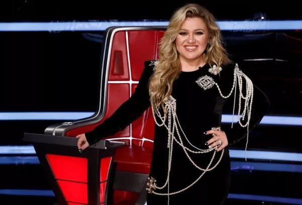 Kelly Clarkson Opens Up About Overcoming Emotional Turmoil