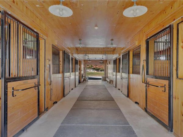 Richard Gere house stables