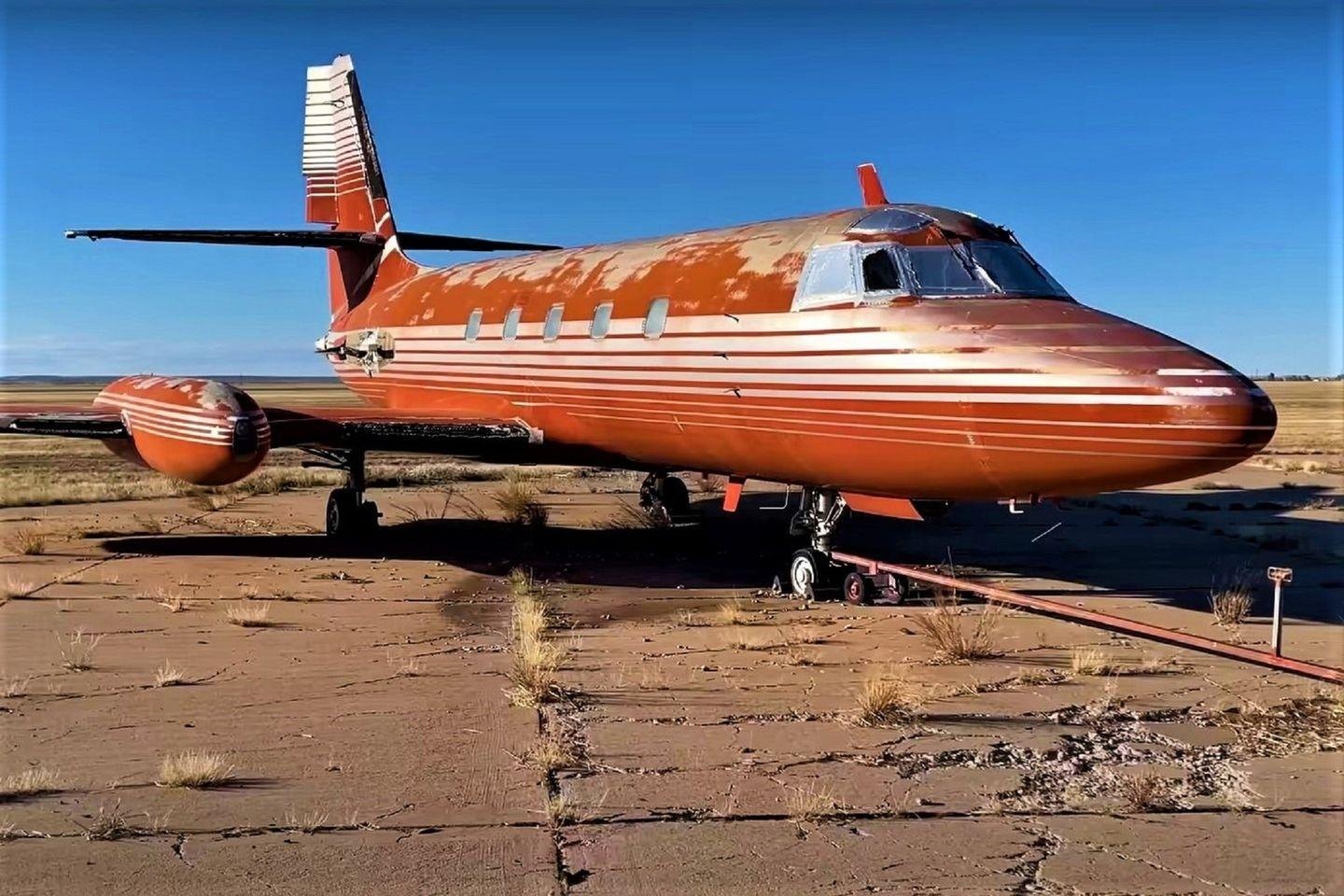 Elvis Presley’s Extravagant Private Jet: A Journey Back in Time