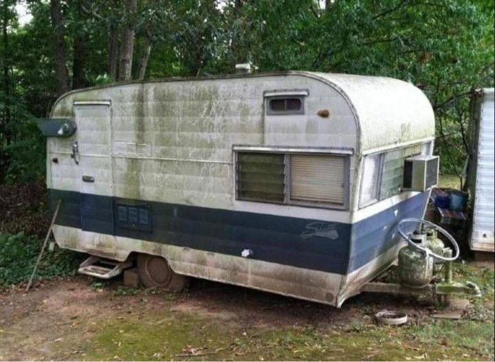 The Astonishing Discovery of a Vintage Caravan