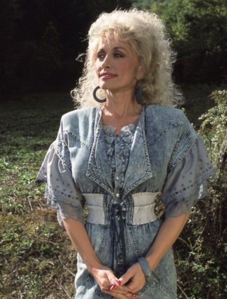 Dolly Parton: An Iconic Star with Enduring Beauty