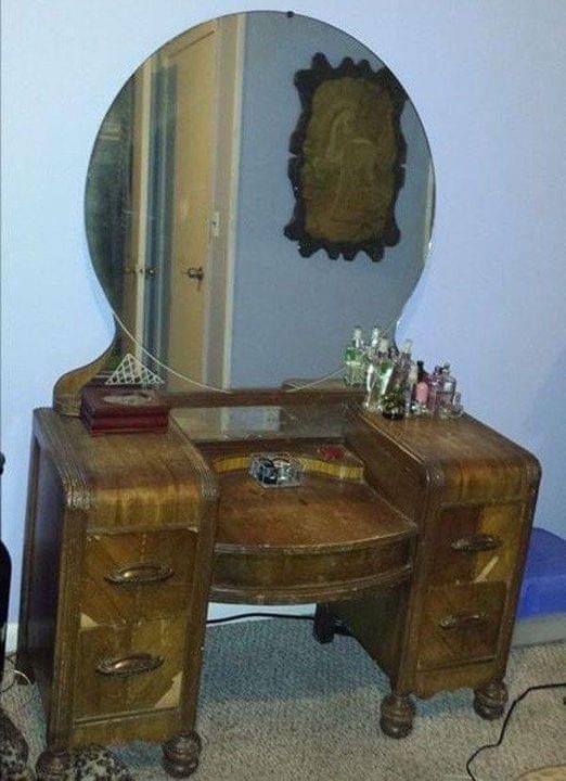 Transforming Your Vintage Vanity Table: A Guide for the Vintage Enthusiast