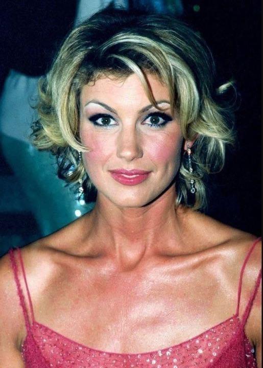 Faith Hill Pays Emotional Tribute to Late Loretta Lynn