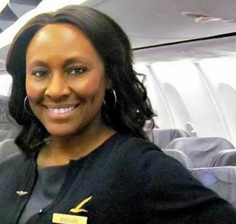 Brave Flight Attendant Saves Teenage Girl from Dangerous Situation