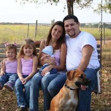 Why Is This Family Picture So Mysterious?