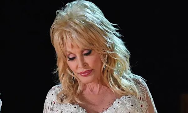 Dolly Parton: A Resilient Role Model in the Music Industry