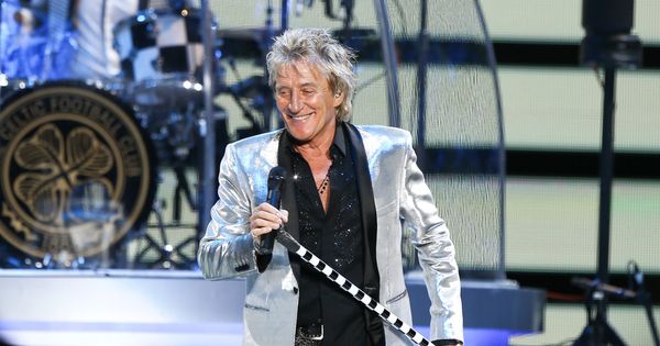 Rod Stewart’s Heartwarming Family Photo: A Glimpse into the Rock Star’s Beautiful Family