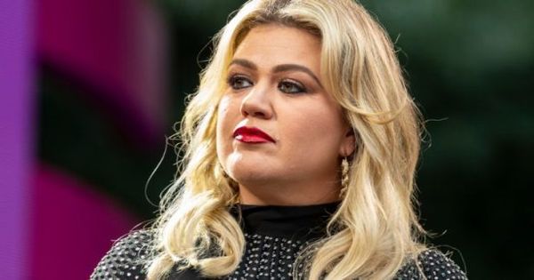 Kelly Clarkson’s Ex-Husband Ordered to Pay Her Back $2.6M