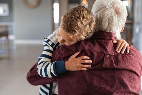 Grandfather’s Heartwarming Surprise in a Restaurant