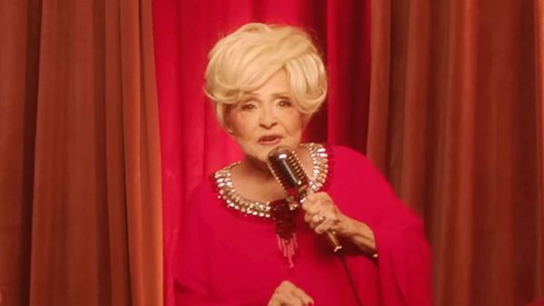 Brenda Lee’s Iconic Christmas Song Reaches New Heights on the Charts