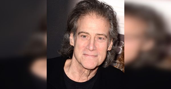 Comedian Richard Lewis Retires from Stand-Up Comedy Due to Parkinson’s Disease