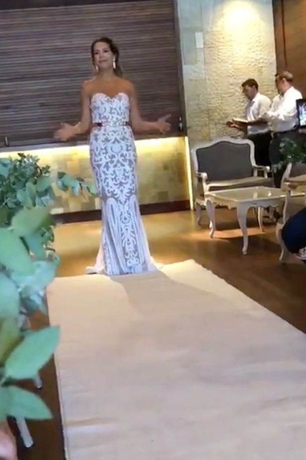 A Touching Wedding Moment: Bride Surprises Deaf Groom