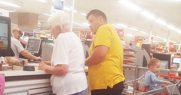 A Heartwarming Act of Kindness at the Grocery Store