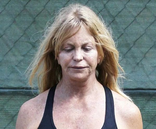 Goldie Hawn Taking Care of her Skin