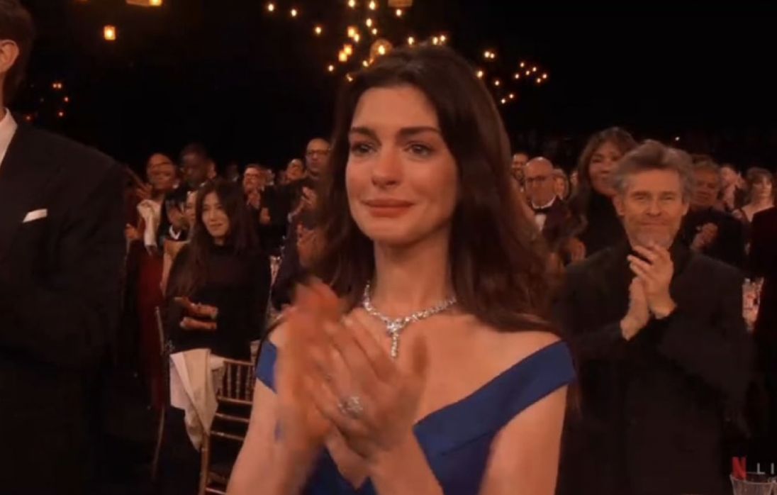 Anne Hathaway’s Relatable Reaction to Barbra Streisand’s SAG Win