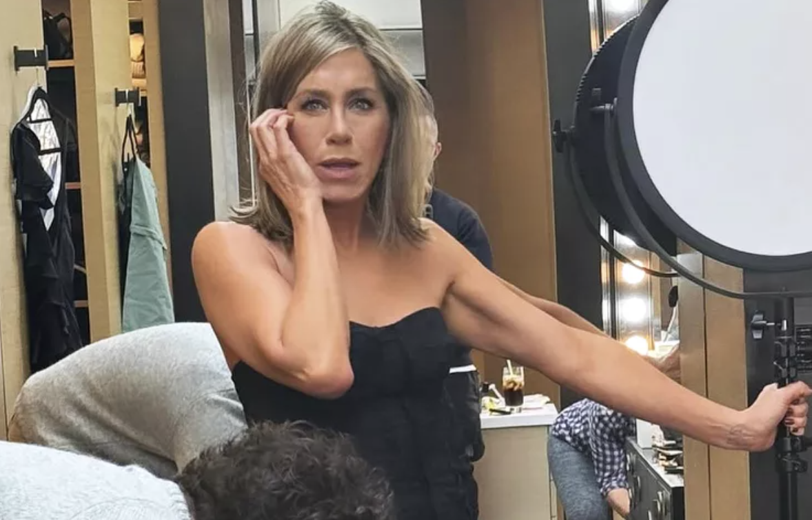 Jennifer Aniston Gives a Glimpse Inside Her Glamorous Closet at the 2024 People’s Choice Awards